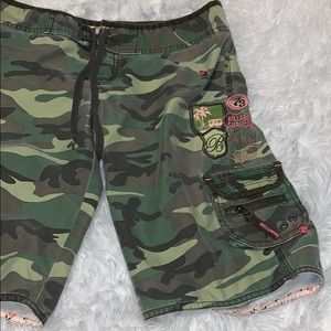😍2/$29 Billabong Size 5 camo shorts *taken in a very little bit”see last 2 pics